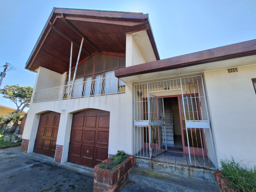 5 Bedroom Property for Sale in Goodwood Park Western Cape